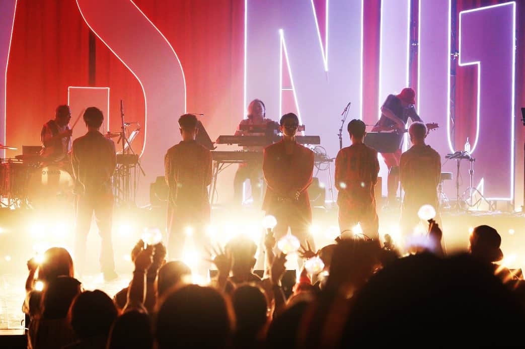 今市隆二のインスタグラム：「昨日でRILY'S NIGHT 10公演が無事に終了しました！引き続き直接会うことをテーマにLIVEが持つパワー、音楽の素晴らしさを1公演1公演丁寧に届けていきたいと思います！次は富山✨愛にいくよ👍  #RYUJIIMAICHI #今市隆二 #RILYSNIGHT #RILYS」