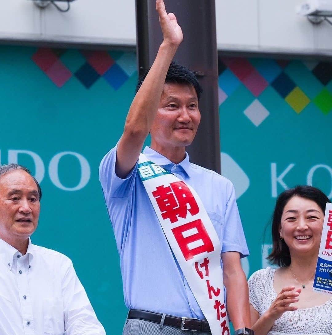 朝日健太郎さんのインスタグラム写真 - (朝日健太郎Instagram)「日曜日は雷門にて岸田総裁(@fumio_kishida )、渋谷、有楽町にて菅前総理(@suga.yoshihide )を迎え、街頭演説を行いました。 バルセロナ五輪金メダリストの岩崎恭子さんも応援に駆けつけてくれました。  東京オリンピックは、勇気と活力を世界に屆ける大会となりました。世界中の方々が東京に魅力を感じています。コロナ後を見据えたインバウンドの誘致、留学、多くの人を惹きつける街・東京を作っていきます。  #参院選  #朝日けんたろう #参議院議員候補  #東京選挙区 #政治家  #投票に行こう  #東京 #岸田文雄  #菅義偉」7月5日 16時00分 - asahikentaro