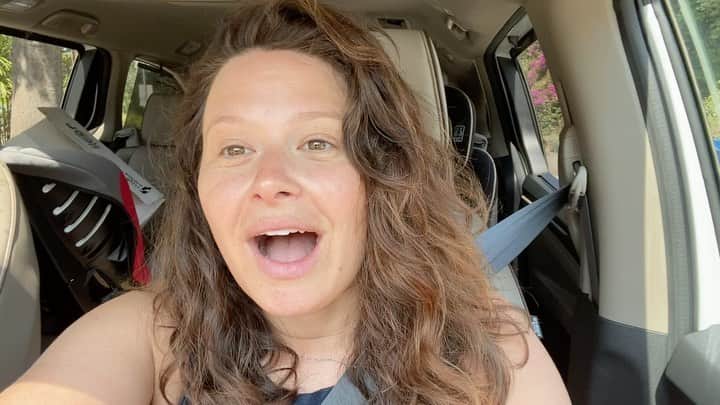 のインスタグラム：「Attention all #katiescrib listeners! @nannyconnie is coming on the pod this week! What do you want me to ask her?!   Leave any and all questions for her below. Or you can email me katiescrib@shondaland.com. I’m on it and wanna help!   Can’t wait to meet you @nannyconnie!!! 🍼🍼🍼」