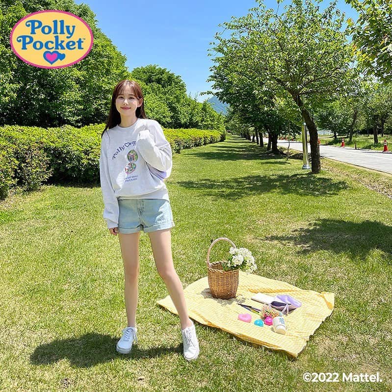 Chuuのインスタグラム：「𝟐𝟐𝐒/𝐒 🌼 𝐂𝐇𝐔𝐔 × 𝐏𝐨𝐥𝐥𝐲 𝐏𝐨𝐜𝐤𝐞𝐭   기분 좋아지는 하루💗  #chuu#츄#pollypocket#폴리포켓 #lovely_daily_look_chuu」