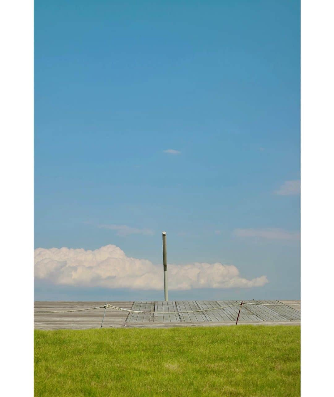 斎藤ちはるさんのインスタグラム写真 - (斎藤ちはるInstagram)「雲が低いとなんだか夏だなぁって感じますよね🫢 . でもこの写真は6月に撮りました📸🤔 . . #彩里 と #おでかけ したとき #撮りました #カメラ旅 #chihashot . . #斎藤ちはる#テレビ朝日アナウンサー#テレビ朝日#テレ朝#アナウンサー#カメラ#ミラーレス#ミラーレス一眼#ミラーレスカメラ#単焦点#横浜#大桟橋#大さん橋#空#青空#緑#芝生#夏の雲#夏雲」7月5日 20時13分 - chiharu_saito_ex