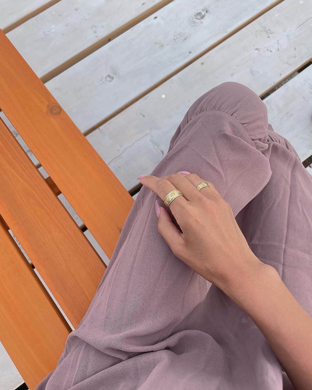 MIWAのインスタグラム：「new ring 🤙🏾🌴 ㅤㅤㅤㅤㅤㅤㅤㅤㅤㅤㅤㅤㅤ @hawaiian_calm  可愛い夏っぽいアクセが 揃ってておススメ♪🌺  小麦肌にはゴールドが映える😍w ㅤㅤㅤㅤㅤㅤㅤㅤㅤㅤㅤㅤㅤ ㅤㅤㅤㅤㅤㅤㅤㅤㅤㅤㅤㅤㅤ #アクセサリー#ゴールドアクセサリー  #夏女#夏ネイル#夏服」