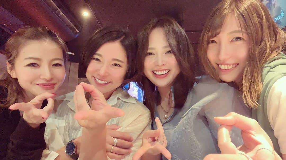 DJGEKIKARAのインスタグラム：「卍会www 新宿徘徊で 朝のすき家で馬鹿食いw コスメの話と下ネタの話しか覚えてないんですがw  #ビューティープラザ #ギャルちょーかわいい  #マウント上等 #bigのラーメン買ってやるから #卍会入隊」
