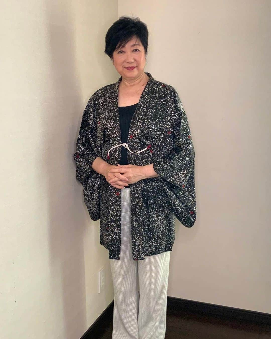 小池百合子さんのインスタグラム写真 - (小池百合子Instagram)「リフォームした母のキモノ・羽織。 リクエストにお答えして、正面からです。  #多当紙 #たとう紙」7月5日 20時41分 - yuriko.koike