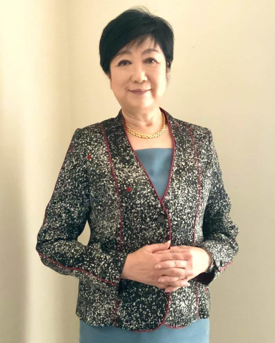 小池百合子のインスタグラム：「リフォームした母のキモノ・羽織。 リクエストにお答えして、正面からです。  #多当紙 #たとう紙」