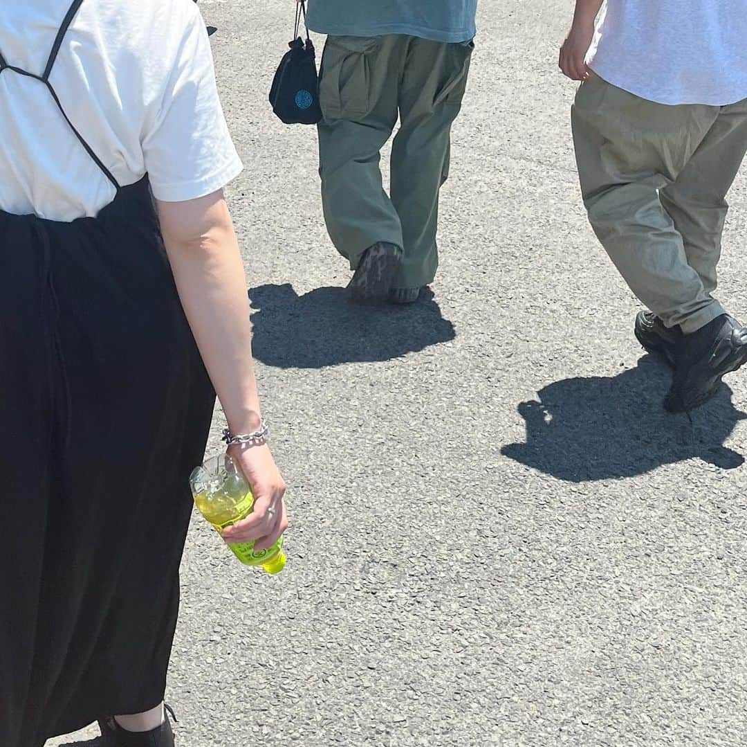 小原ひなたのインスタグラム：「. 運転手以外寝坊かましたけど 根は引くほど優しいみんなラブだよ~~  ロクブンノゴが🫶🏻なのいまだに引きずってる、 最後の夏楽しもうね~~☺︎」