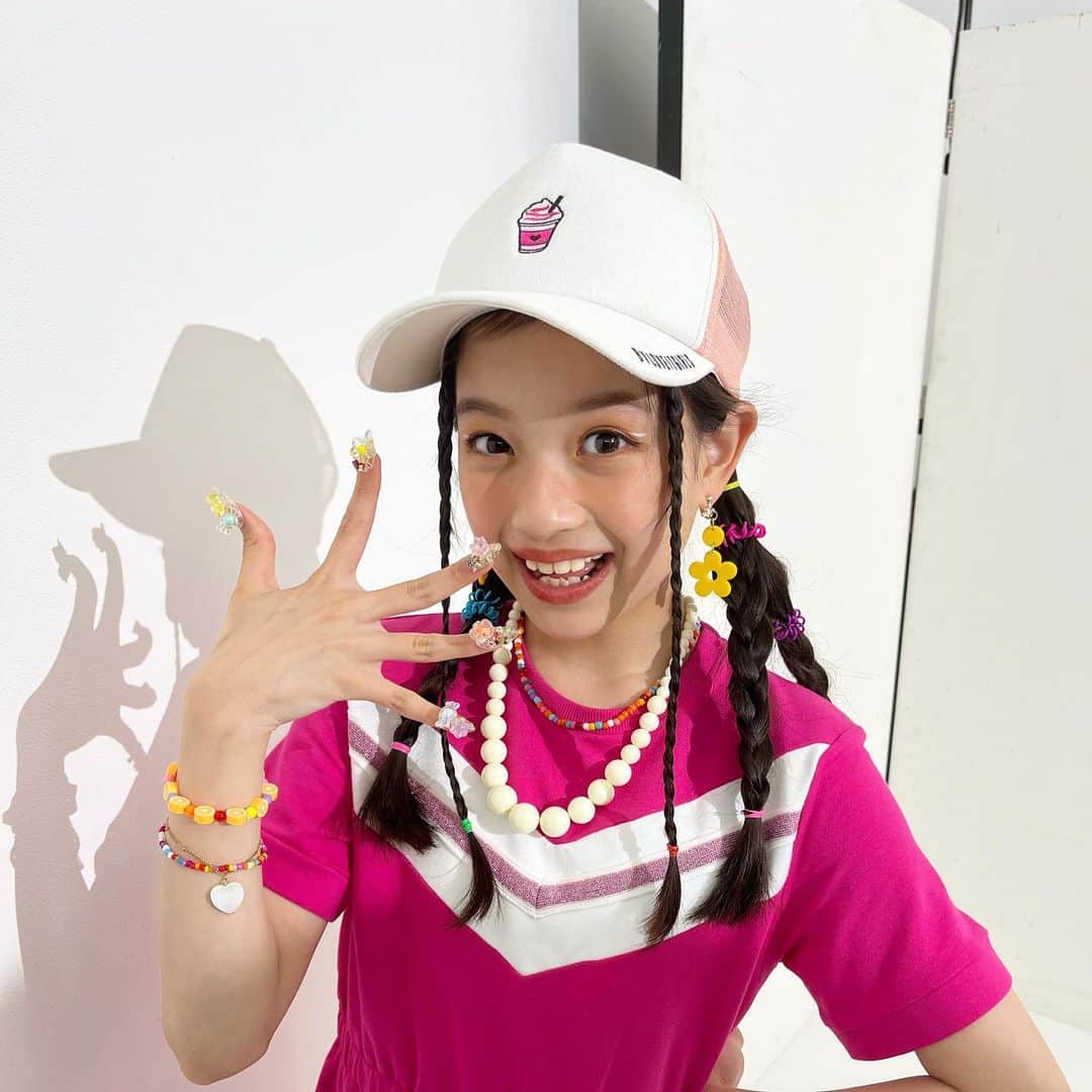 ニコ☆プチのインスタグラム：「🌻🍬⭐️🍒  3Dネイルでアゲ〜☝🏻なスイコ🥰💖  #川瀬翠子 #ニコプチ #3Dネイル #小学生ファッション」