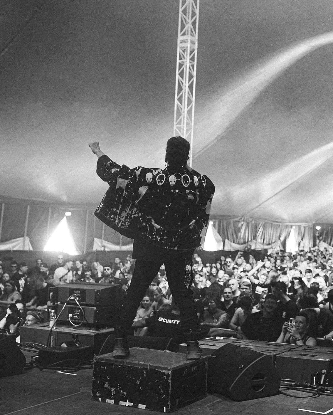 Kenta Koieさんのインスタグラム写真 - (Kenta KoieInstagram)「Our first EU festival run since COVID was speechless🙏 There were Real energy and raw emotions literally bring me back to life🔥 We will announce new tour very soon (not only EU😉)  Again, I want to thank everyone who gave us so much energy❤️  See you in da PIT!!!!  コロナ以降初のヨーロッパツアーは本当に言葉にならないほどヤバかったです。 もうすぐツアーも発表します。海外だけじゃないから日本の皆んなもチェックしててね🔥」7月5日 22時02分 - kencrossfaith