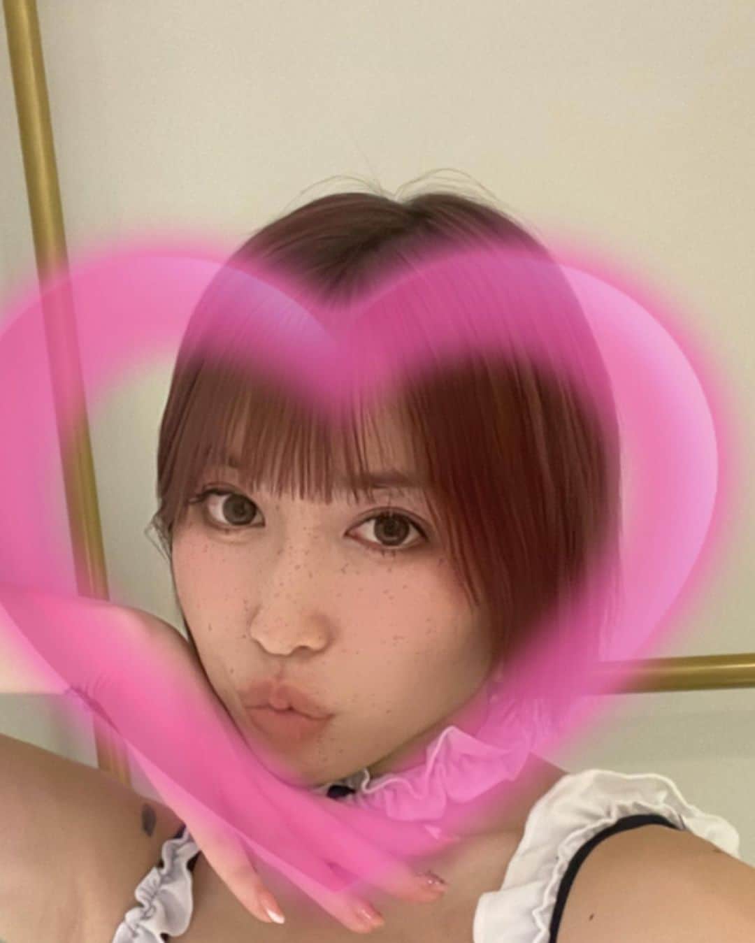 柚月瀬那のインスタグラム：「イベント前に @mai__sugimoto さんにマツエクしてほしくて駆けこんだ😮‍💨💞💞 汗かくとアイライン取れるから、今回はアイライン描かなくても目力がある最高のデザインに🍒 いつもありがとうございます😭 いつもまいさんが可愛くて癒される。パワーもらえる🥰  デザイン↓ Cカール130本で10.11.12.13.15 目尻長めデザイン❤︎ 今回は、目尻太さmix 0.15×0.2mm mix デザインです🤍 2枚目から無加工ノーフィルターだから見てみて〜💖 #eyelash #eyelahextensions #マツエク　#中目黒マツエク　#マツパ」