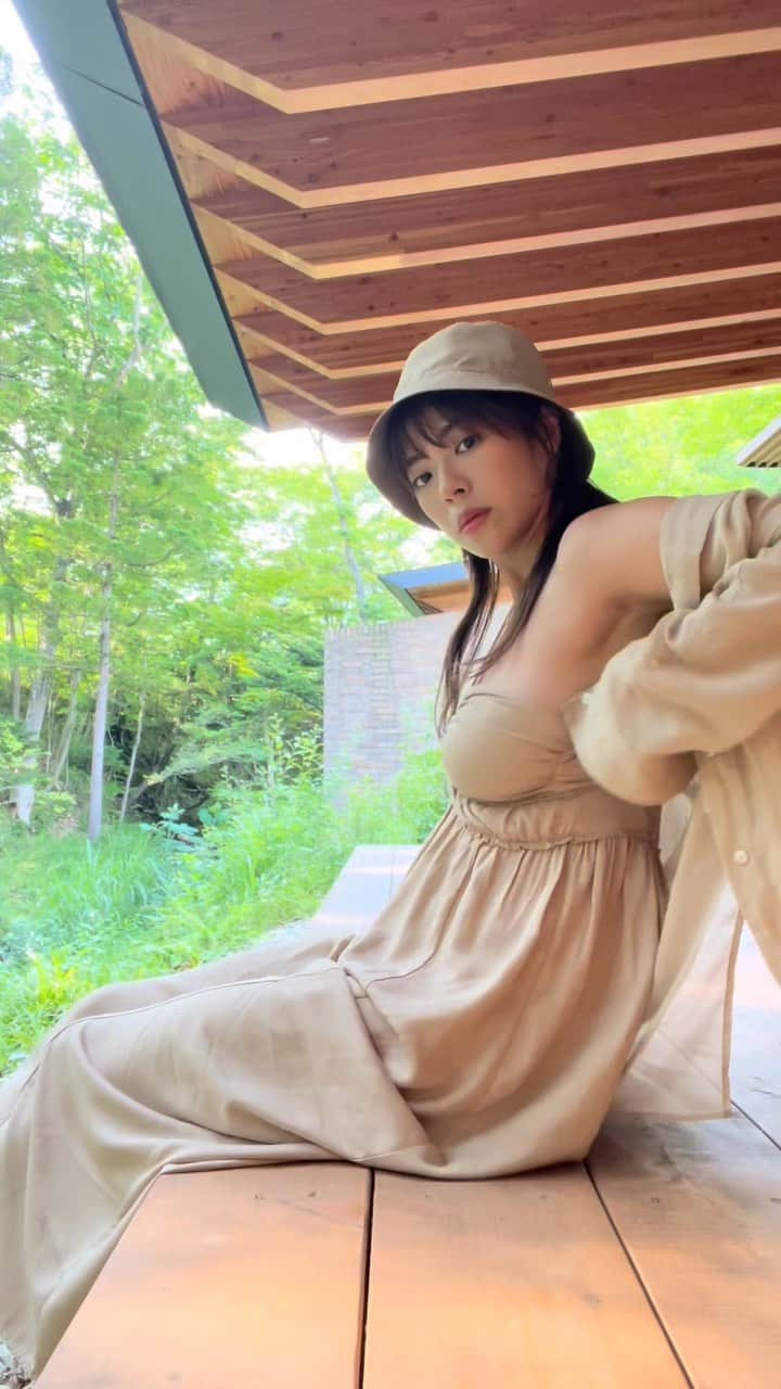 わちみなみのインスタグラム：「自然に癒されました🐸 人工なのですが、、笑  人が作ったものの中に 生き物がたくさん暮らしているのが不思議でした☺️  モノのカタチには意味があるということがわかったような🐸  #vlog #水庭 #アートビオトープ那須 ##골프웨어 #골프 #벙커 #골프스윙 #골프레슨 #골프패션  #골프사랑 #japanesearchitecture」