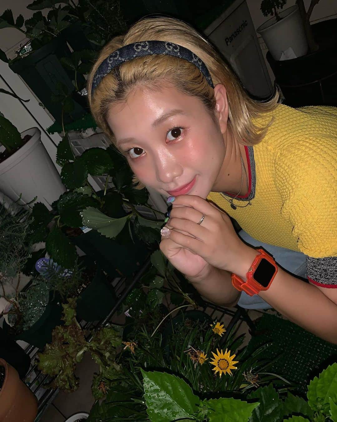 HANAのインスタグラム：「@momo 🤳🤳🤳」