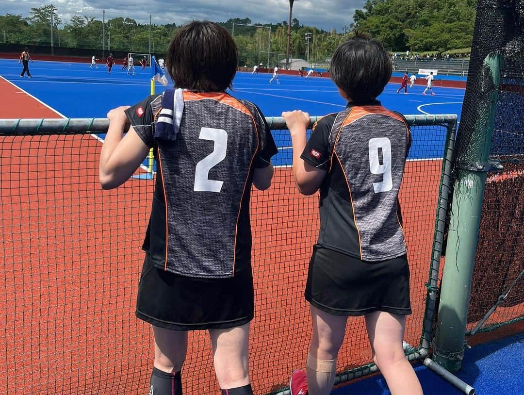 大田昭子さんのインスタグラム写真 - (大田昭子Instagram)「. 時差更新  社会人大会九州予選🏑 優勝しました🥇  久しぶりの試合でフル出場はしんどかった… けど楽しかった〜  お久しぶりの人たちにたくさん会えました☺️  #鹿児島クラブ #足攣るかと思った#ギリセーフ #去年は#同じチームやった#眞鍋さん #まさかの#今年は#対戦相手 #あやねと#2ショット #次戦うのは#国体予選 #写真の時だけマスク外してます」7月5日 23時40分 - akko915