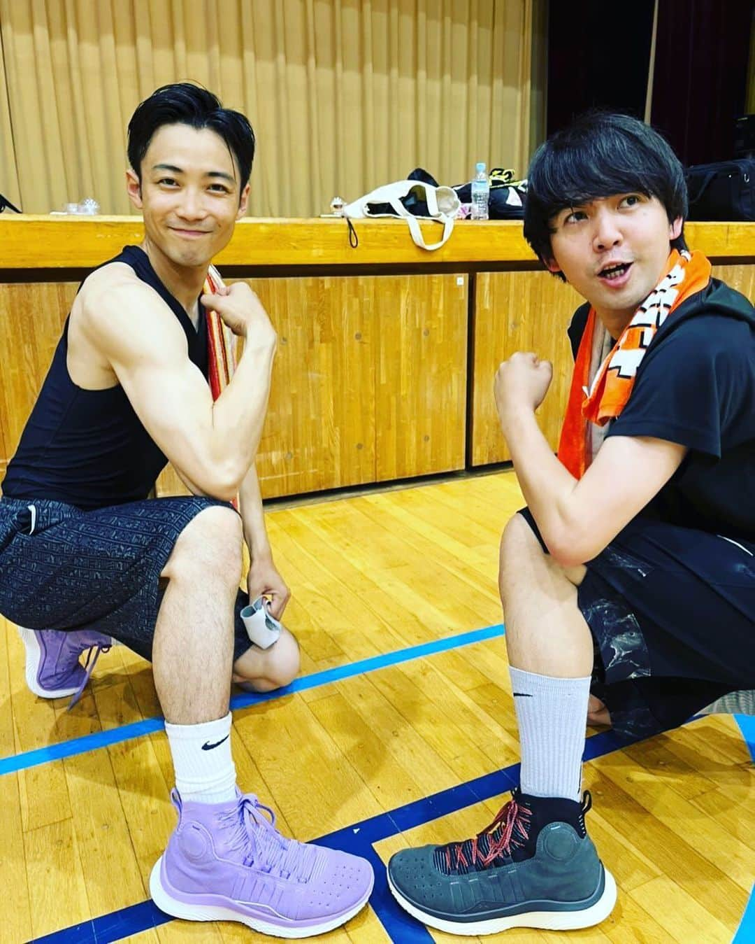 てつ丸さんのインスタグラム写真 - (てつ丸Instagram)「麒麟田村さんの「大人のバスケ教室」ありがとうございましたーー！！ 後輩の春家シンイチロウとバッシュお揃い！！！ めっっちゃ履きやすかった！  #カリー4フロトロ」7月6日 0時25分 - jojomaru139