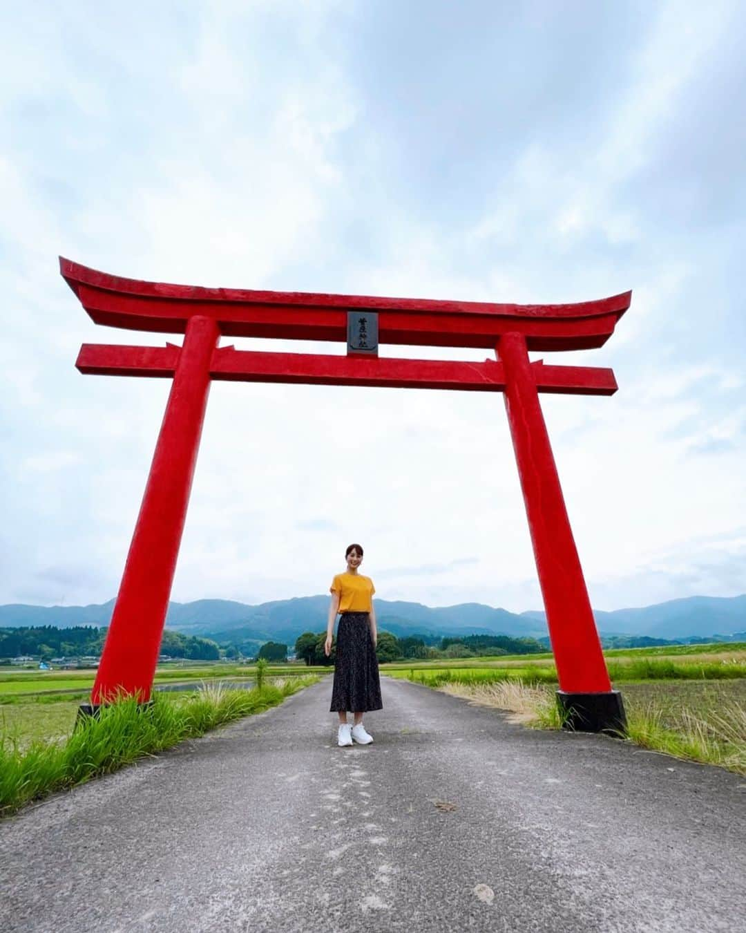 小野彩香さんのインスタグラム写真 - (小野彩香Instagram)「⛩💛  #宮崎 #菅原神社 #鳥居 #宮崎エール旅 #7月9日(土)オンエア #17時から #TNC」7月6日 11時24分 - onoayaka_official