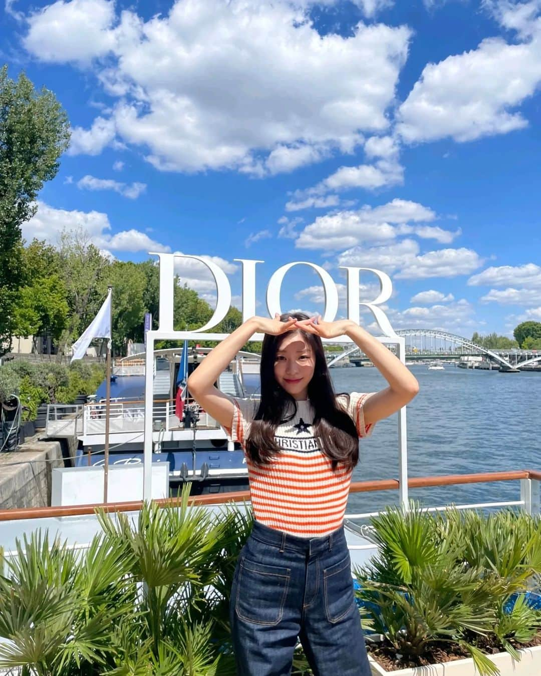 キム・ヨナのインスタグラム：「Cruise spa in Paris! Merci, dior beauty❤️  #diorprestige #diorskincare #diorspachevalblanc  #디올프레스티지 #디올스킨케어 #로즈앰플세럼 @dior」