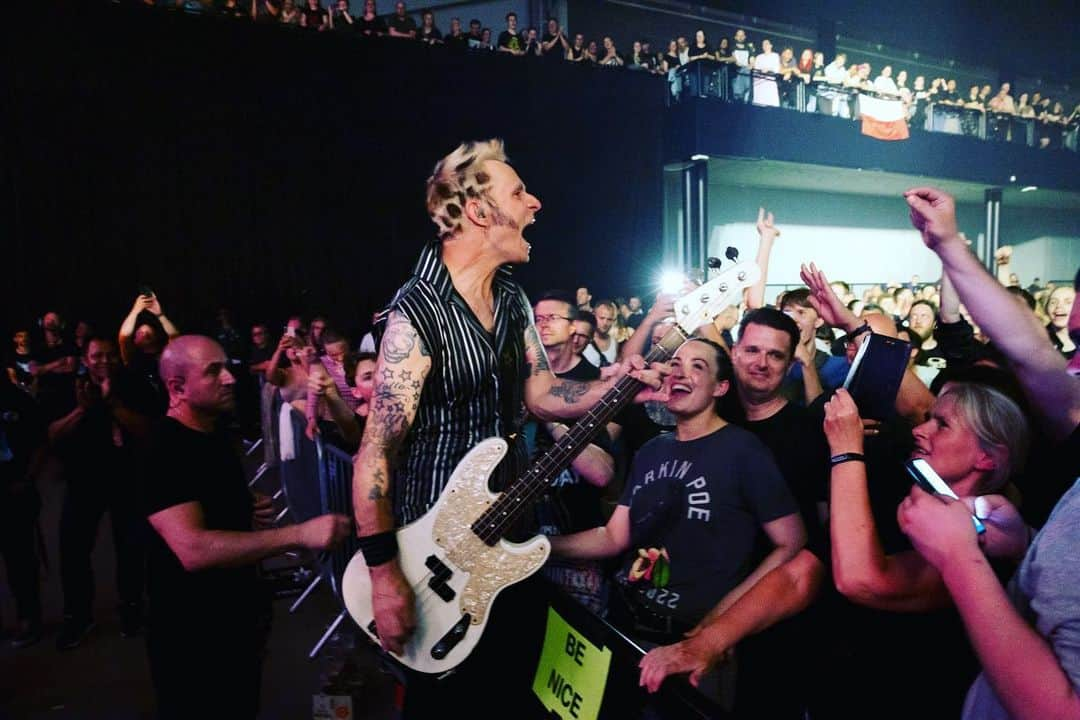 マイク・ダーントさんのインスタグラム写真 - (マイク・ダーントInstagram)「Still in awe of the amazing European and UK run of @GreenDay and @hellamegatour  We had an incredible time and you all made it worth the wait!  Our crew worked so hard and we’re exceptional in every way, just like our fans!  Thank you everybody involved with the shows, from the caterers , promoters, bands and managers , to the local crews, bus/ truck drivers and the lot!!!  and mostly, thank you everybody for your patience through these last few crazy years!  it felt so good to see all your faces, and was definitely worth the wait!!!  💥🎶🤘 #celebrate 🥂」7月6日 4時55分 - mikedirnt