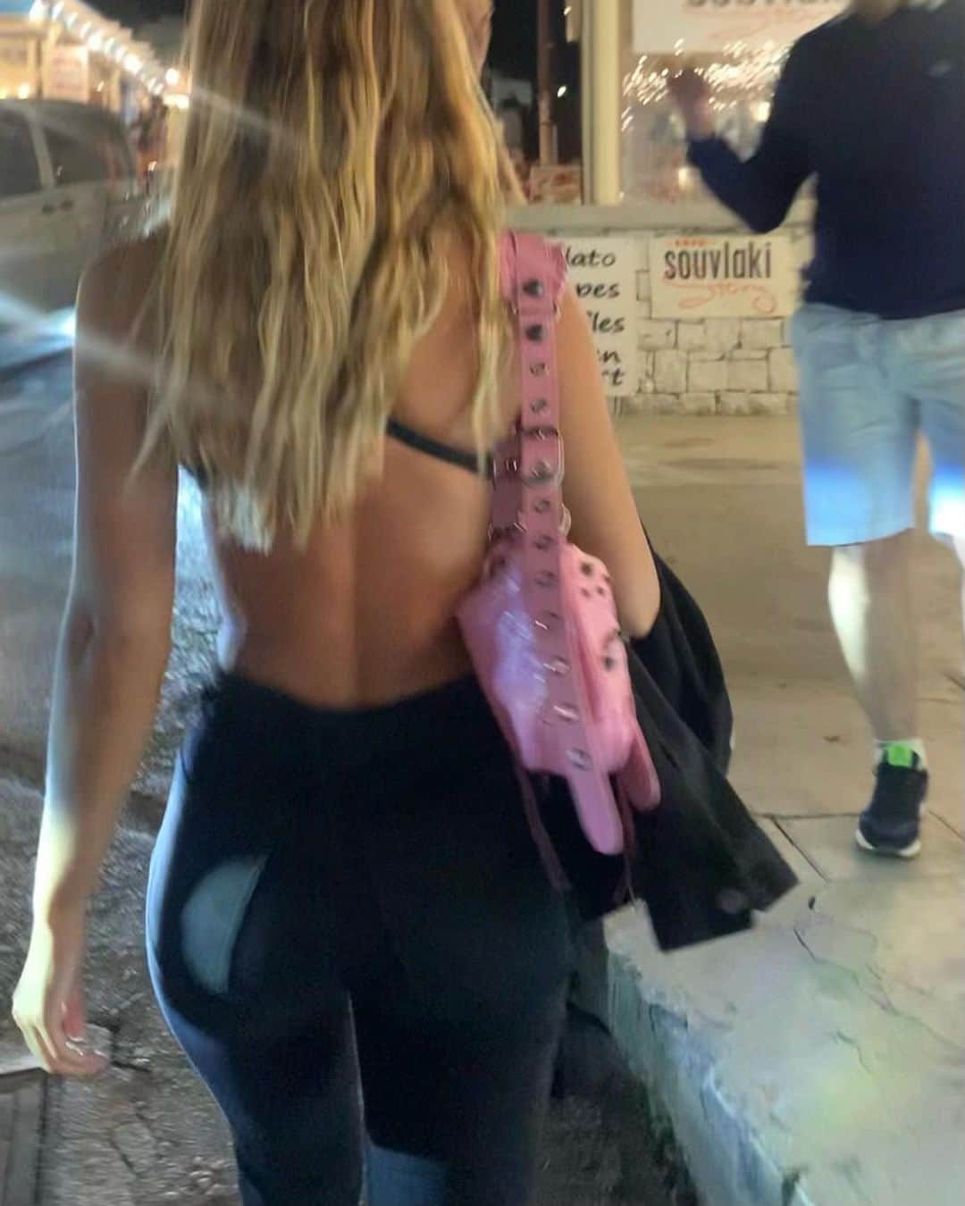 マチルダ・タントットのインスタグラム：「It was nice to see you again Greece  Ps. I’m not the one dancing…」