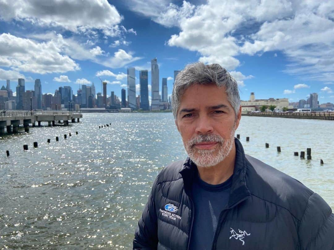 イーサイ・モラレスさんのインスタグラム写真 - (イーサイ・モラレスInstagram)「Overlooking the city of my birth. New York will always be near and dear to my heart.  #newyorkcity #thebigapple #newyorknewyork #hudsonriver #greaternewyork #beautifulday #metropolis #howYOUdoin? #newyorkcityskyline」7月6日 5時22分 - esai_morales