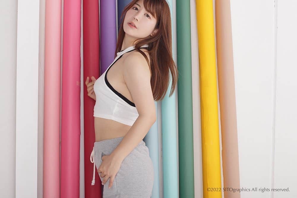 シト山口のインスタグラム：「爽やか芽衣さん❤️ model @meinghr1008  tops @shein_japan  photo @sito_graphics  #モデル #美脚 #美人 #美肌 #美白 #小顔 #スタイル #ヘアメイク #メイク #ポートレート #ファッション #ビューティー #作品撮り  #写真好きな人と繋がりたい #被写体   ©︎2022 SITO graphics All rights reserved.」