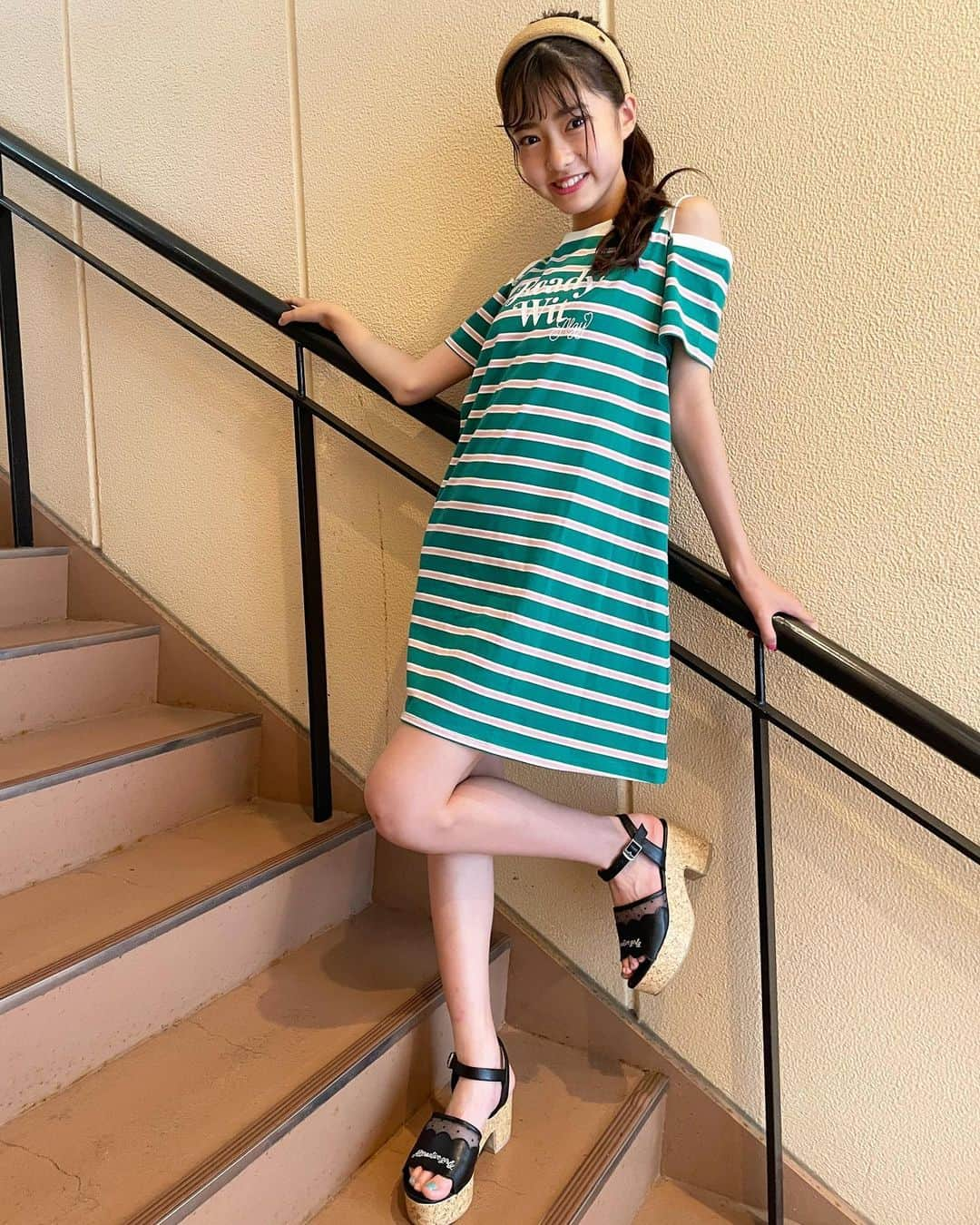 豊川亜咲さんのインスタグラム写真 - (豊川亜咲Instagram)「🫧🧼 . 全身バージョンのgreen💚 ワンピース涼しいし着やすいし かわちいの🈂️💕🫶🏽  明日もこのワンピで喜怒哀楽載せるっ笑🔜  @algy_official  #アルジーコーデ #ワンピース #全身アルジー #夏コーデ」7月6日 20時50分 - a_chan_1o3o