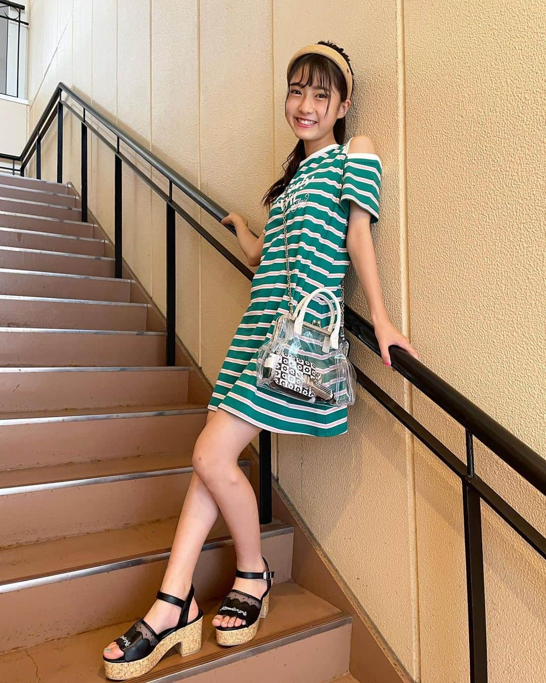 豊川亜咲さんのインスタグラム写真 - (豊川亜咲Instagram)「🫧🧼 . 全身バージョンのgreen💚 ワンピース涼しいし着やすいし かわちいの🈂️💕🫶🏽  明日もこのワンピで喜怒哀楽載せるっ笑🔜  @algy_official  #アルジーコーデ #ワンピース #全身アルジー #夏コーデ」7月6日 20時50分 - a_chan_1o3o