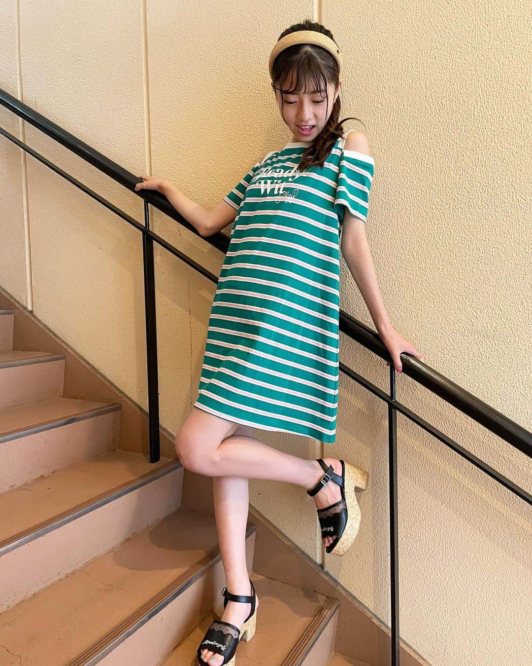 豊川亜咲さんのインスタグラム写真 - (豊川亜咲Instagram)「🫧🧼 . 全身バージョンのgreen💚 ワンピース涼しいし着やすいし かわちいの🈂️💕🫶🏽  明日もこのワンピで喜怒哀楽載せるっ笑🔜  @algy_official  #アルジーコーデ #ワンピース #全身アルジー #夏コーデ」7月6日 20時50分 - a_chan_1o3o