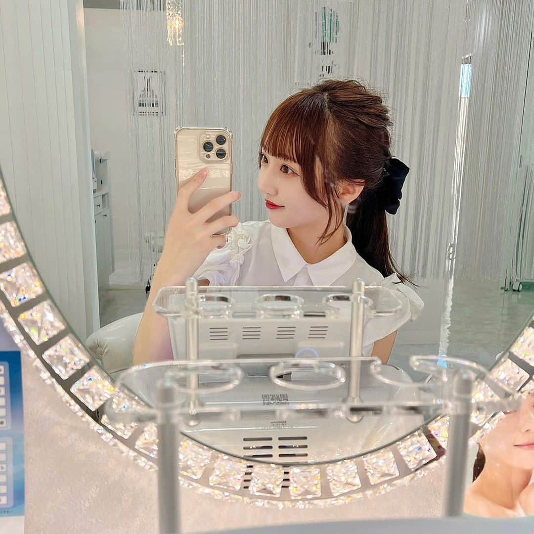 のインスタグラム：「この間、初めて @aesthetic_self_salon_vierva   のセルフハイフに行ってきました♡店内がすごくかわいかった〜🤍  今回は初回で4000ショット2200円で受けれました！！  終わった後はリフトアップしてて すぐに効果を実感しました💟  夏前にもっと自分磨き頑張ろうとおもったよ💪💪  男性にも女性にもおすすめしたい セルフサロン🤍 みんなもぜひ行ってみてね♡  #セルフエステ #エステ #エステサロン #美容サロン #星ヶ丘 #美容 #PR #VIERVA」