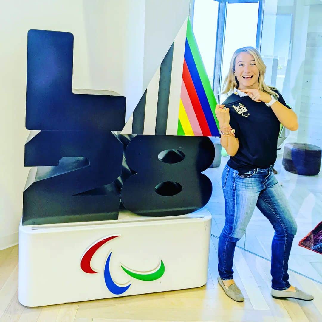 マルティ・マロイのインスタグラム：「Someone pinch me because this must be a dream!✨ Today was my first official day at @la28games as the newest member of the Digital Engagement team!🎉🤩🥳 . The 6-year-old in me is speechless and still standing on the edge of the mat at my first #judo tournament wondering if I could be an #Olympian one day... And now 30 years later, I have this wonderful opportunity to play a different part in the #OlympicMovement by contributing to the planning of a successful games here in LA in 2028!  . I am so excited for my NEW Olympic challenge! Thank you everyone for your support! 🙏🙌💕 #LA28」