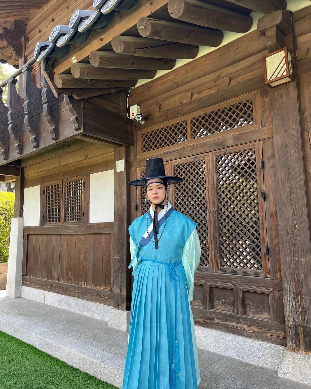 ヨンジェのインスタグラム：「오늘 춘정지란 마지막 화가 왓챠에서 공개됩니다🙏 금성이 안녕👋」