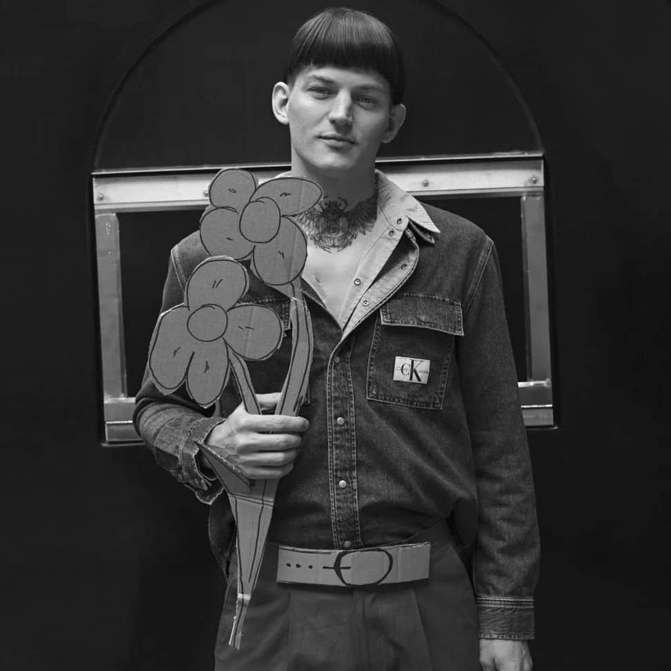 セバスティアン・ソーブのインスタグラム：「"The paper king" Story for @sickymag with @sebastiansauve photographed by @avapivot , hair & make up by @d_make and styling @izabelamacoch  @tunemodels @premiermodels  . . #editorial #menstyle #mensweareditorial #blackandwhitephotography #madeofpaper #paper #paperking #cronenberg #dapperoutfits #stylist #sickymag #lovewhatyoudo #styling #bepresent #berlin #beatyinnow #bally #salvatoreferragamo #modeling #malemodel #fashion」