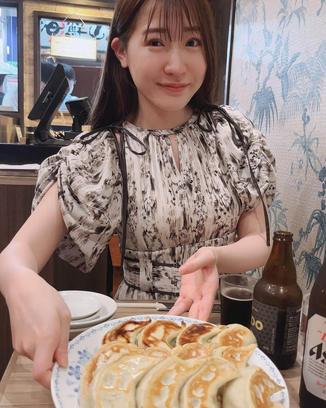 倉橋うみ（矢野あずさ）さんのインスタグラム写真 - (倉橋うみ（矢野あずさ）Instagram)「⁡ ⁡ ちあちゃんと餃子とビールの日🥟🍻 ⁡ ⁡ 美味でした🥳 ⁡ ⁡ #またSNSサボり気味  #おとももち写真上げていきます #開楽本店 #ジャンボ餃子 #食べ盛り女子2人」7月6日 17時58分 - kurahashi_umi815