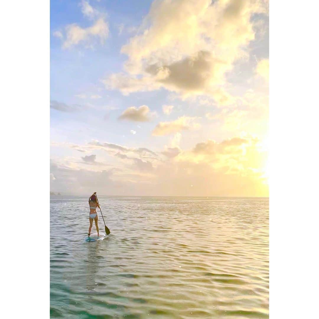 のインスタグラム：「夕陽にむかってSUP♡途中で虹もみられました♡石垣最高♡ #石垣島 #川平湾 #SUP #SUNSET #SUMMER2022 #ISHIGAKIISLAND #RAINBOW」
