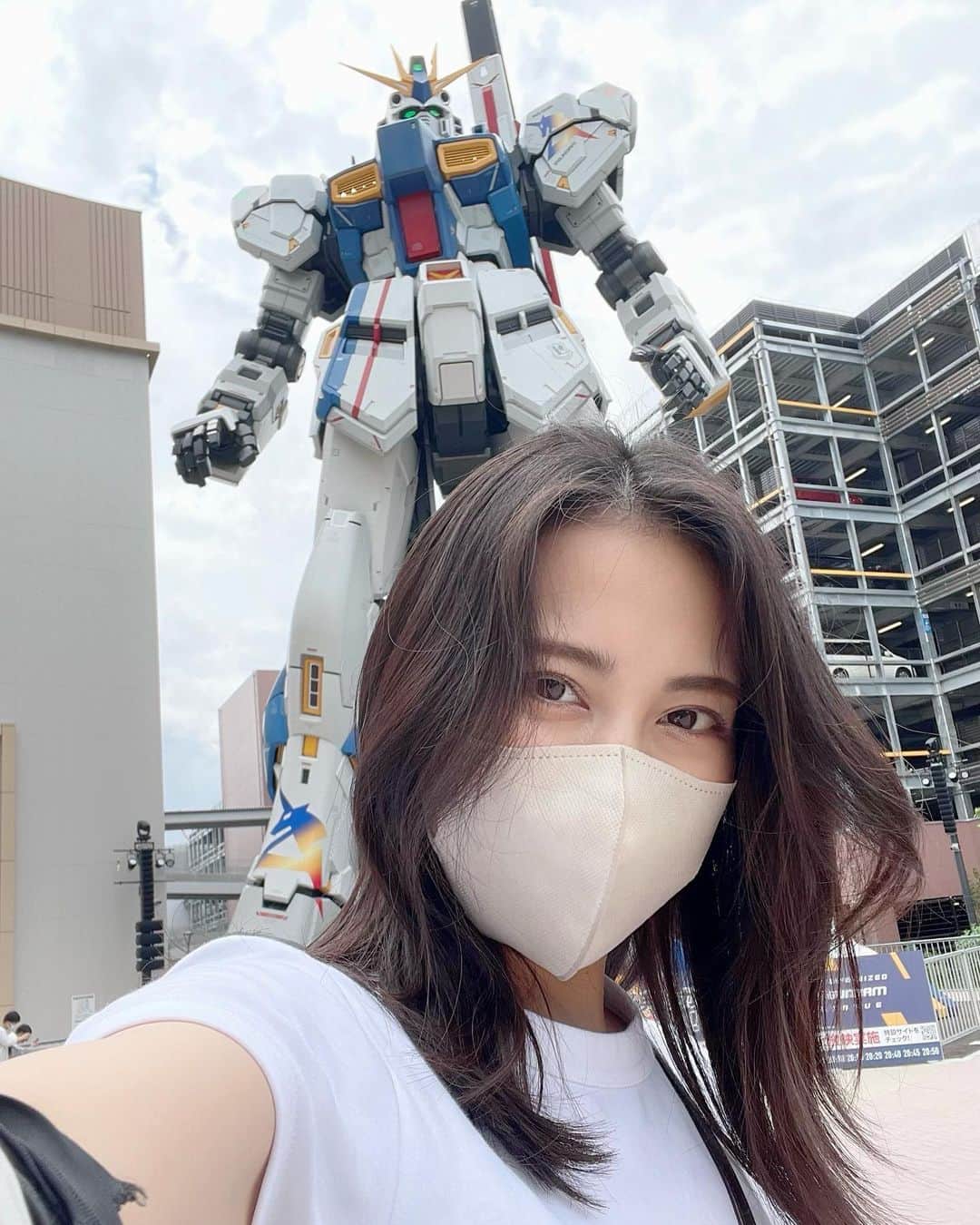 悠斗イリヤのインスタグラム：「. 福岡満喫中🙌🏻 ららぽーと福岡に 母とガンダム見に行ってきました🤖 迫力すごくてめちゃくちゃカッコよかった✨✨  動くの見たかったけど 暑くて断念。。 . . #福岡 #ふくおか #fukuoka  #ららぽーと福岡  #ガンダム」