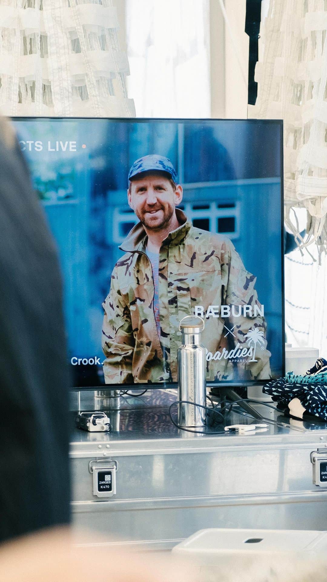 クリストファーレイバーンのインスタグラム：「It was a pleasure to welcome Nick Crook, Founder of the sustainable lifestyle brand @boardiesapparel, for RÆBURN Connects — a conversation around the importance of reducing waste, material innovation and collaborations. Hosted by our founder, @christopher.raeburn ⁠ ⁠ This episode of RÆBURN Connects can be found on our Youtube channel at the link in bio 🔗⁠ ⁠ -⁠ #RAEBURN ⁠ ⁠」