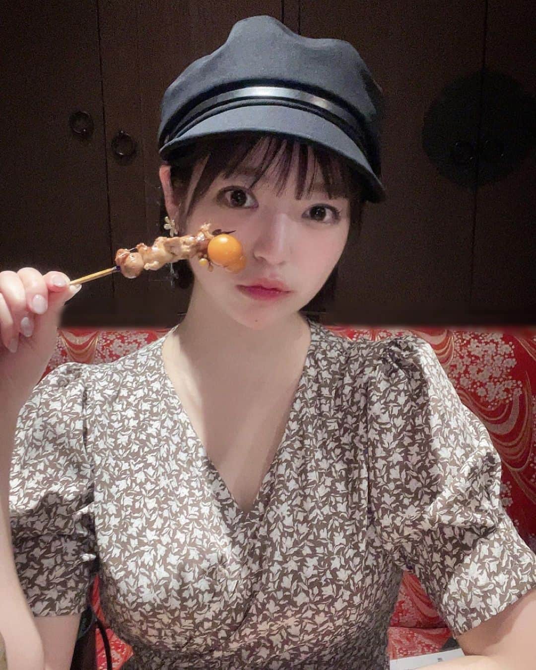 小森ほたるのインスタグラム：「焼鳥好き女子が通ります🏃‍♀️ 志田熟成鶏十八番さん🐔 ちょうちん3種類食べ比べ ちょうちん大好き人間ですがこんな食べたの初めて🥺 そして名物の賞味期限59秒の生つくね、白レバーもとろとろで最高に美味しかった🥹 希少部位がたーくさんあって日本酒と優勝‼︎幸せな時間でした🤭🍶💕」