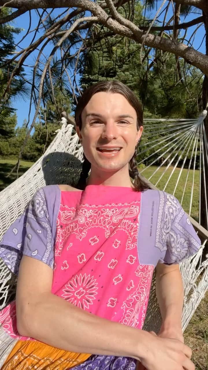 DYLAN MULVANEYのインスタグラム：「Day 117- a woowoo reflection #trans」