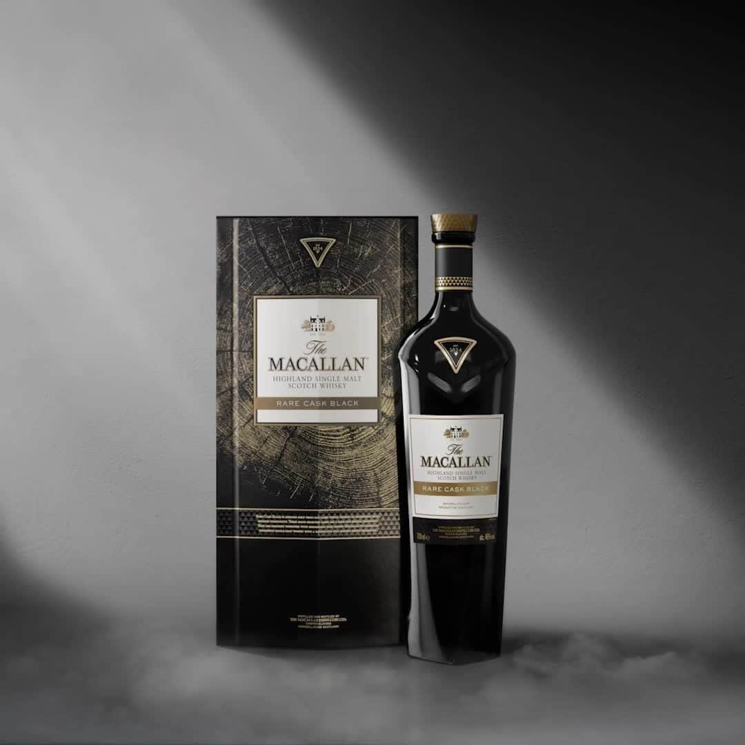 The Macallanのインスタグラム：「The Macallan Rare Cask Black sees the addition of a peat smoke character gained from exceptionally rare, aged stocks of peated distillation. ⁣ ⁣ Exclusively available in Global Travel Retail locations, this expression has an intense sweet raisin flavour, and a rich velvety mouthfeel.⁣ ⁣ Please savour The Macallan responsibly.⁣ #TheMacallan #TheMacallanRareCaskBlack」
