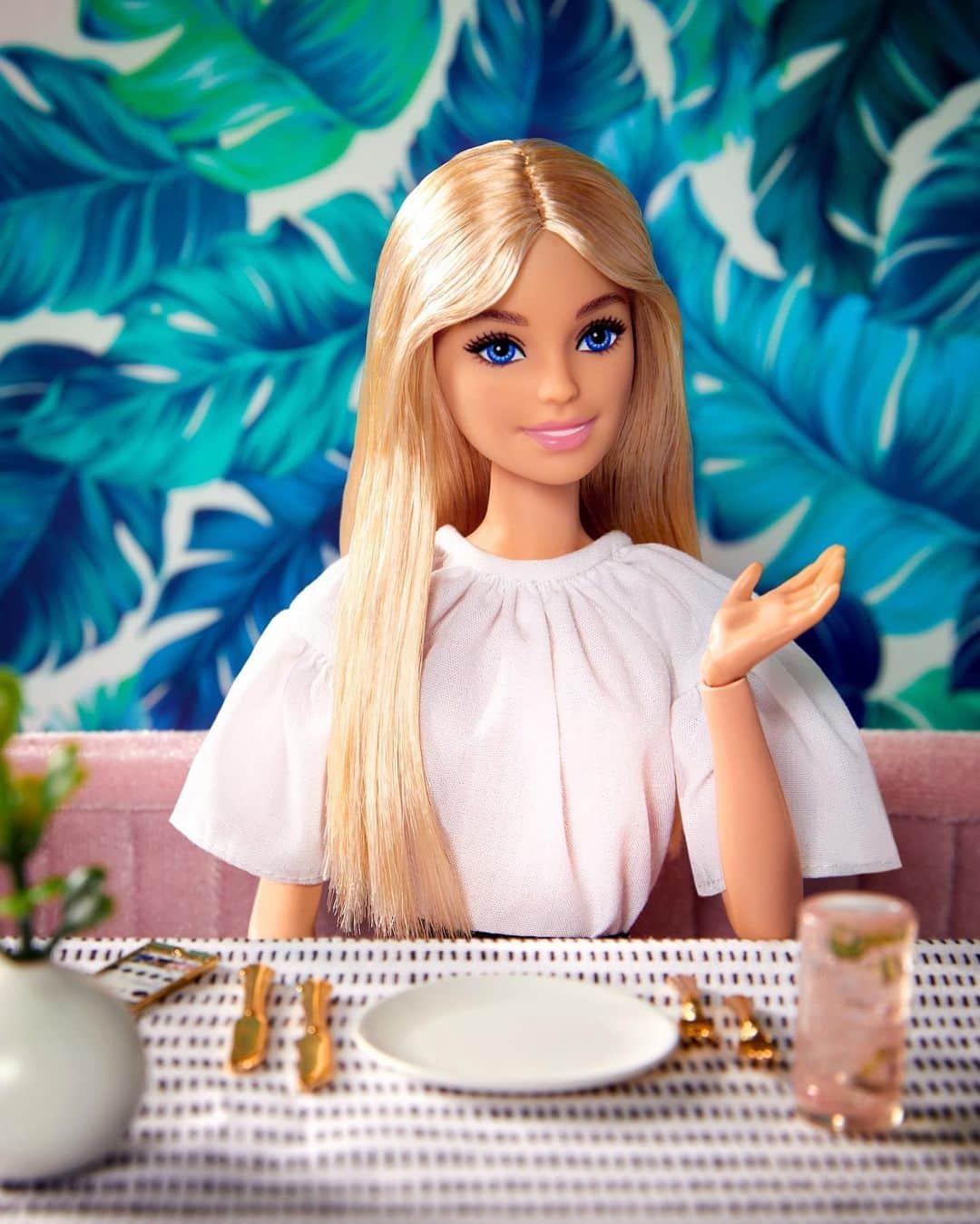 バービーさんのインスタグラム写真 - (バービーInstagram)「Tell me who's invited to your dream dinner party. Go! ⬇️ #barbie #barbiestyle」7月6日 23時29分 - barbiestyle