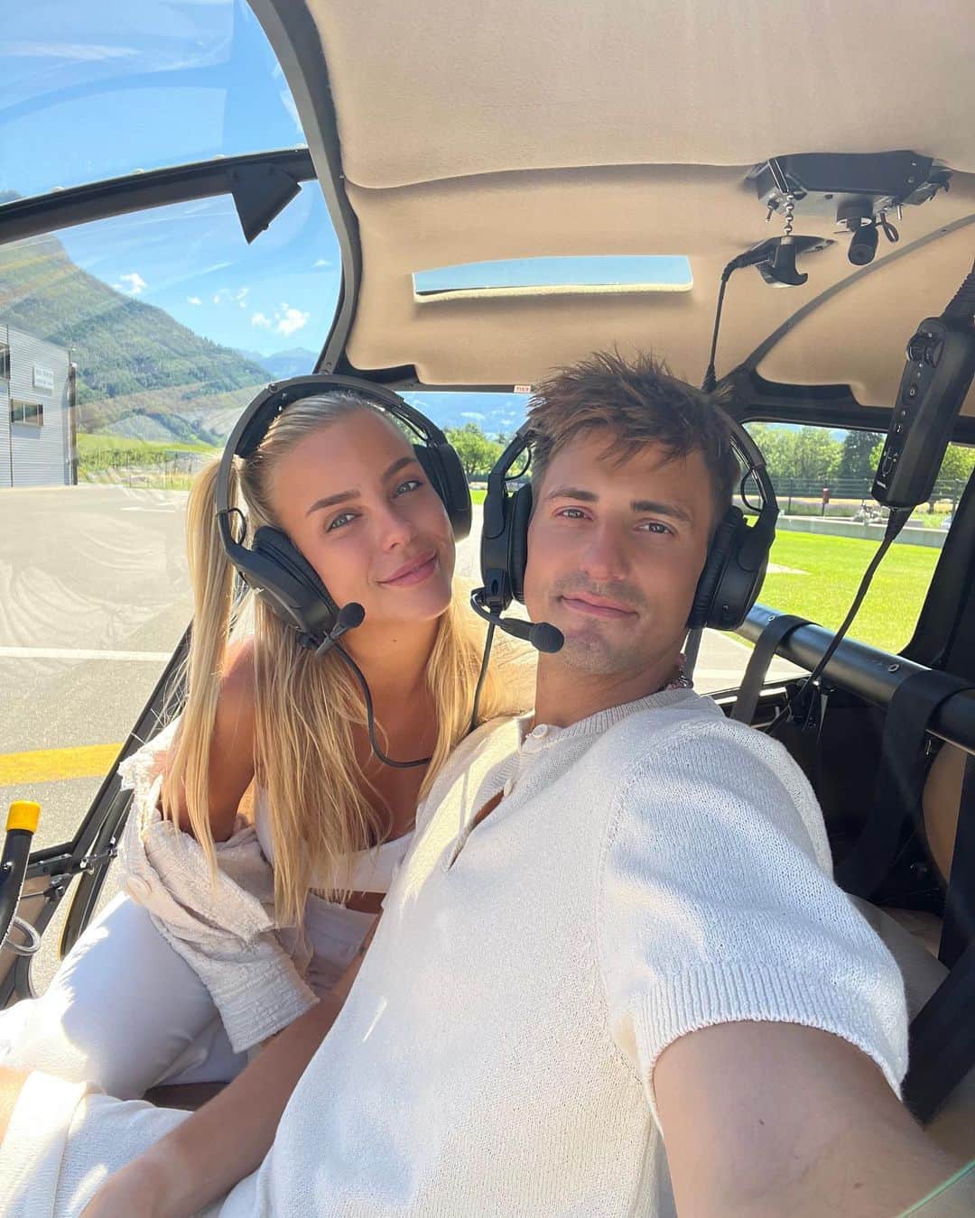Mark Dohnerのインスタグラム：「the world we live in is UNREAL!! 🏔 went on a heli ride over the Swiss Alps! new YT vid in bye-0! :)」