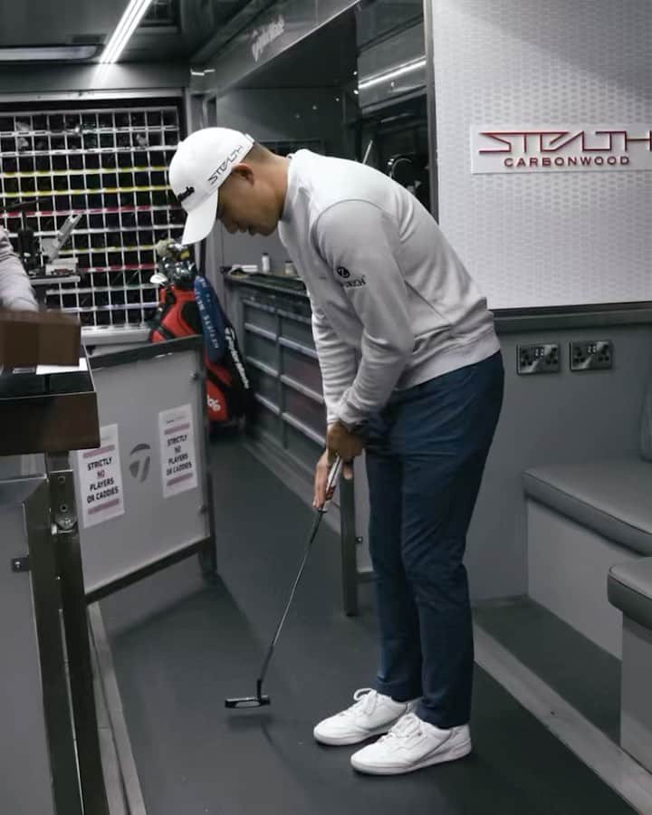 コリン ・モリカワのインスタグラム：「This putter brings back a lot of memories. Head over to the @taylormadegolf channel to learn how you can get your own limited commemorative TP putter box set. #TeamTaylorMade #149」