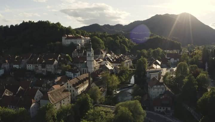 ヤン・オブラクのインスタグラム：「Proud to have received the title of Honorary Citizen in my beautiful home town of Škofja Loka. If you haven't visited it yet, it could be your next holiday destination!」