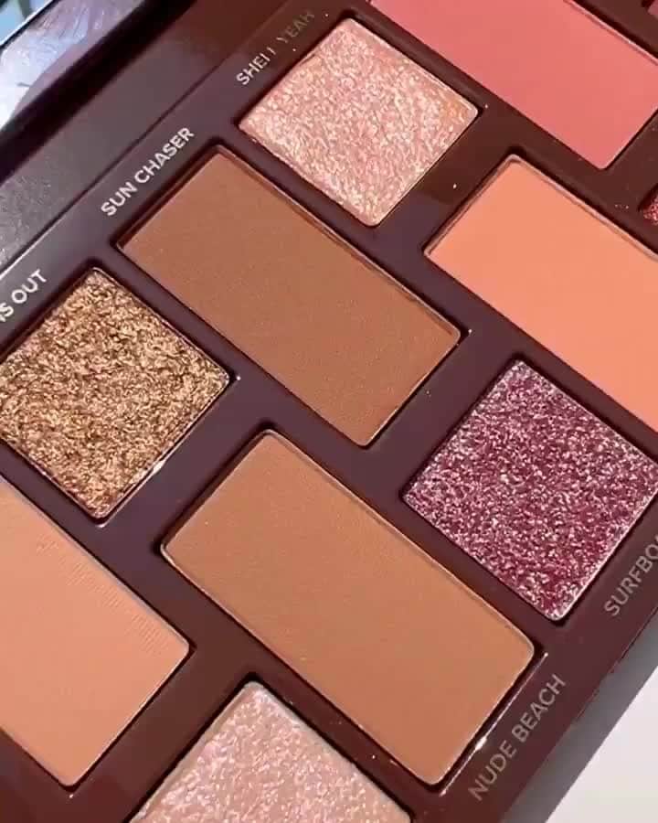 Too Facedのインスタグラム：「Obsessed! #regram What's that we see on the horizon? 🌇 It's the NEW @toofaced Born This Way Sunset Stripped Eye Shadow Palette ☀️ An ode to the flattering light of California during golden hour, this 16-pan palette stars matte, metallic, shimmer and sparkle shadows — all with creamy textures and in sun-kissed nude shades ✨ Could this be the ultimate summer palette?  #toofaced #tfcrueltyfree #tfbornthisway」