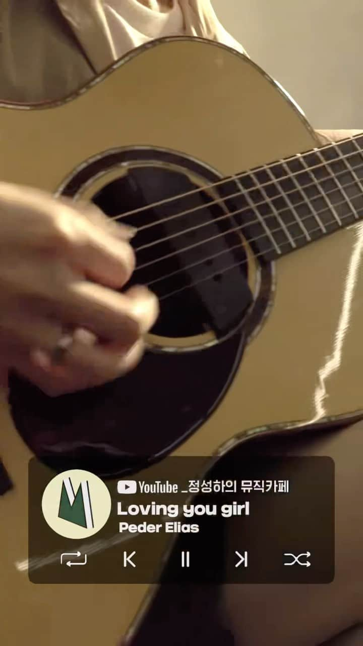 チョン・ソンハのインスタグラム：「. Hello, this is Sungha Jung. I have opened a new YouTube channel ‘Music Cafe’(MuCa) Please stay tuned for your favorite pop songs’ acoustic covers stripped and rearranged by me.  I would appreciate your love and support!  Thank you.  안녕하세요 정성하입니다.  제가 이번에 고라니 스튜디오와 함께 유튜브 채널 ‘정성하의 뮤직카페’(MuCa)를 개설하였습니다!  국내 뛰어난 아티스트분들과 함께 평소에 좋아하시던 팝송을 커버하면서 팬분들과 소통하기위해 만들어진  이 채널은 평소에 즐겨 들으시던 곡들을  제가 어쿠스틱 감성으로 재해석하여 뮤직카페만의 색다른 음악을 들어보실 수 있습니다.  앞으로 많은 관심과 사랑 부탁드립니다.  감사합니다.  #sunghajung #musiccafe #goranistudios #정성하 #뮤직카페 #뮤카 #유튜브 #콜라보 #채널」