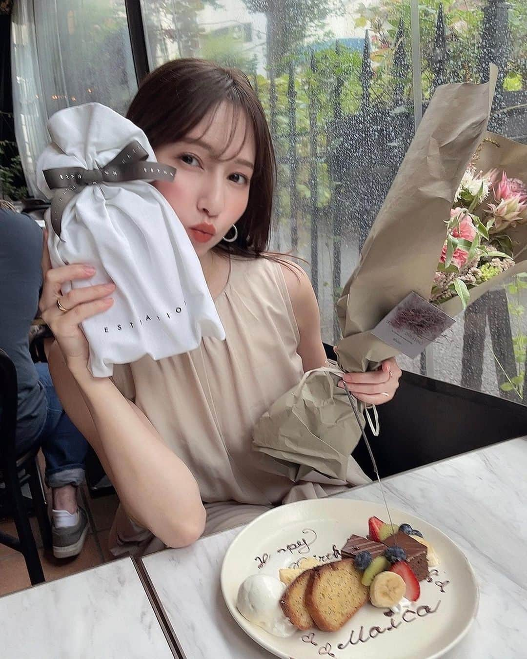 杉本麻衣佳のインスタグラム：「🎂💐🌠  #七夕 #誕生日 #bday」