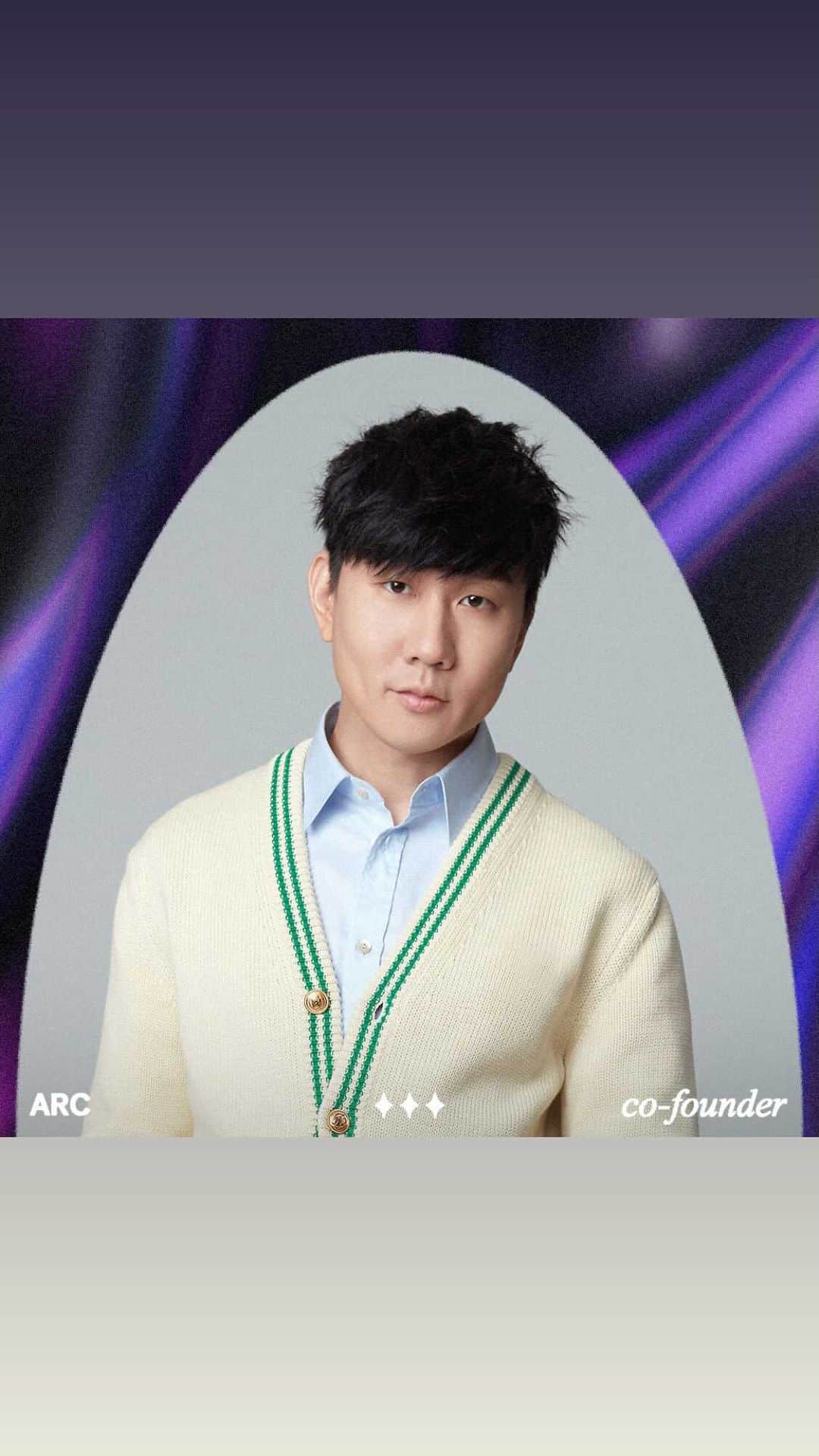 林俊傑のインスタグラム：「"I'm so excited to finally reveal a project that I've been quietly working on for a while. ARC is a project that hits so close to home.   It's about growing a community with technology of the future and bringing people together for collaboration and co-creation! This project doesn't only feed my soul and passion, it is at the heart of what I truly believe in, which is to nurture Asia's rising generation. ✨  The best part is, I get to do it with two of my very good friends @kkiatlim @elroxcheo. This is something all 3 of us believe strongly in and we look forward to bringing this vision to life together with the ARC community." - @jjlin   More in @ARCthecommunity's bio! 👀  #IntoTheARC」