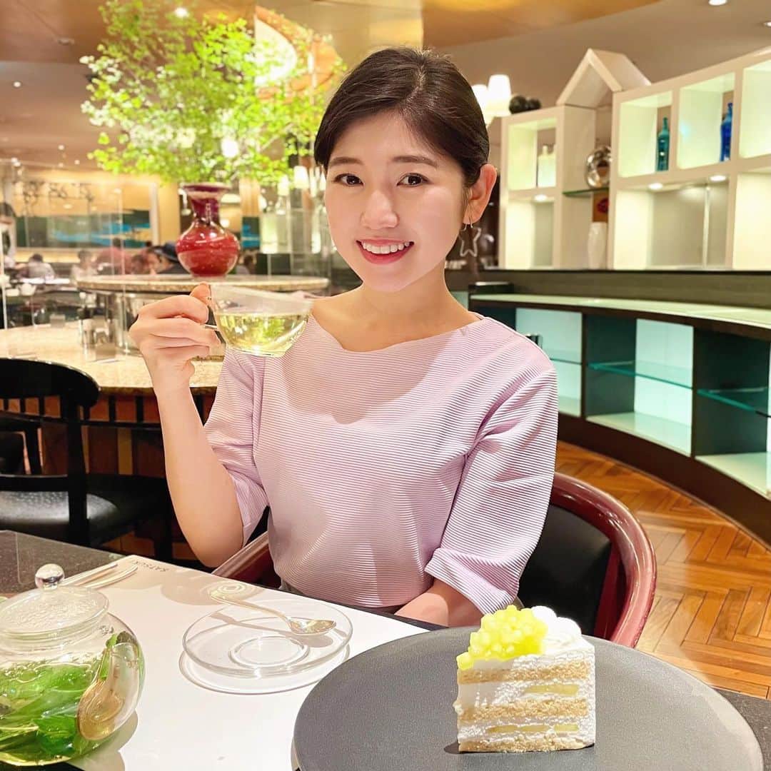 高橋幸のインスタグラム：「先日、久しぶりに母とお茶🫖✨  最近はなかなか一緒に過ごす時間がなかったので、美味しいものを食べながらしゃべり通しでした🤭笑  #teatime #メロンスイーツ #休日の過ごし方」