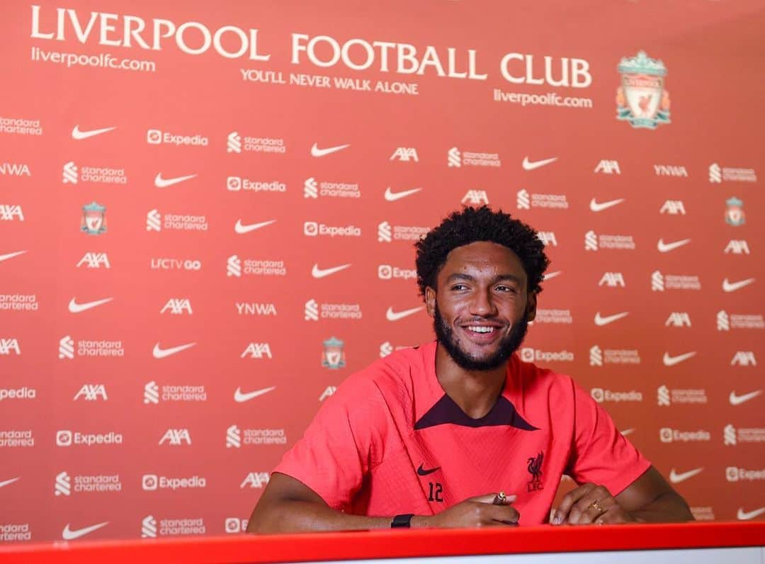 ジョー・ゴメスのインスタグラム：「Grateful to call this club home & hungrier than ever to achieve more. The journey continues @liverpoolfc ❤️」