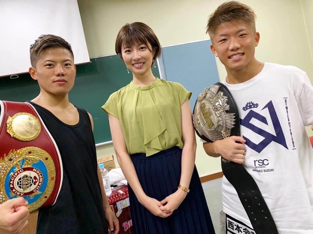 林田雪菜さんのインスタグラム写真 - (林田雪菜Instagram)「重岡兄弟のボクシング🥊 銀次朗くんの試合は間に合わなかったけど 優大くんの試合は間に合った✨ 初めて見る生のボクシングの試合は 空気感から声から何から 迫力があってかっこよかった😳！！ 強すぎてあっという間に試合終わったけど🙂笑  だいぶ前に若っ人ランドで 高校総体の開会式で優大くんが選手宣誓をするときにご自宅にお邪魔して取材させていただいたんですが、2人ともひとまわりもふたまわりも大きくなって🥺 大人になっていました🥺笑 試合後のインタビューにもお邪魔させてもらって 久しぶりに会えました✨ 覚えててくれてよかったー🥹笑  2人が熊本で試合をするっていうのが ボクシングを初めて生で観るきっかけになったので なんかとても嬉しいです😇  これからも応援します💪✨ また生でボクシング観たいな〜🥊  今日のライブニュース内で試合の様子が放送予定です！是非見てね✌️  #ボクシング #重岡兄弟 #重岡優大 #重岡銀次朗 #若っ人ランド #熊本 #これからもがんばれ！」7月7日 16時57分 - hayashidayukina