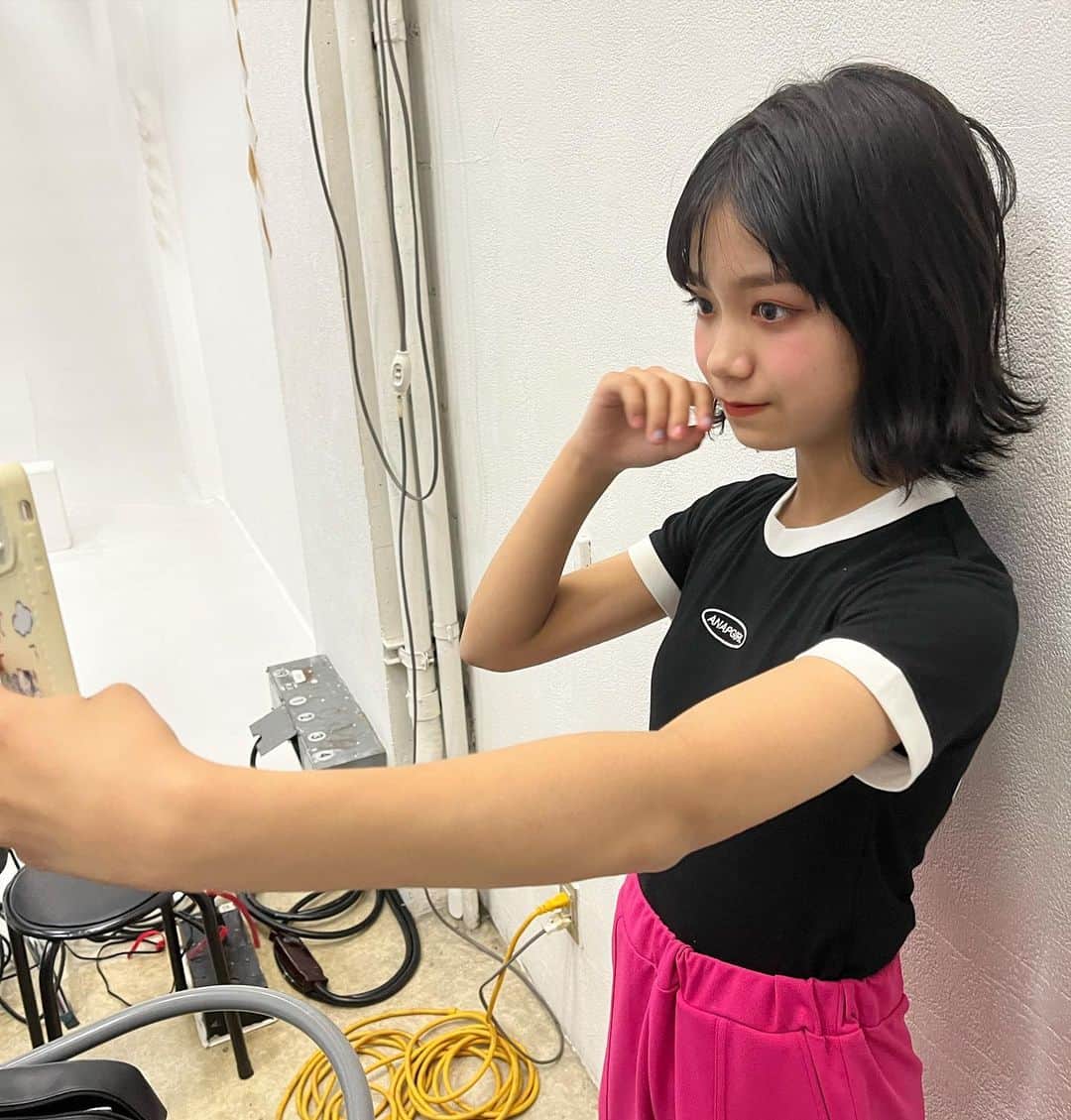 ニコ☆プチのインスタグラム：「🍀🌟📸💖✨  自撮り中のワカナをゲキシャ🫣💓   #葉山若奈 #ニコプチ #小学生ファッション」
