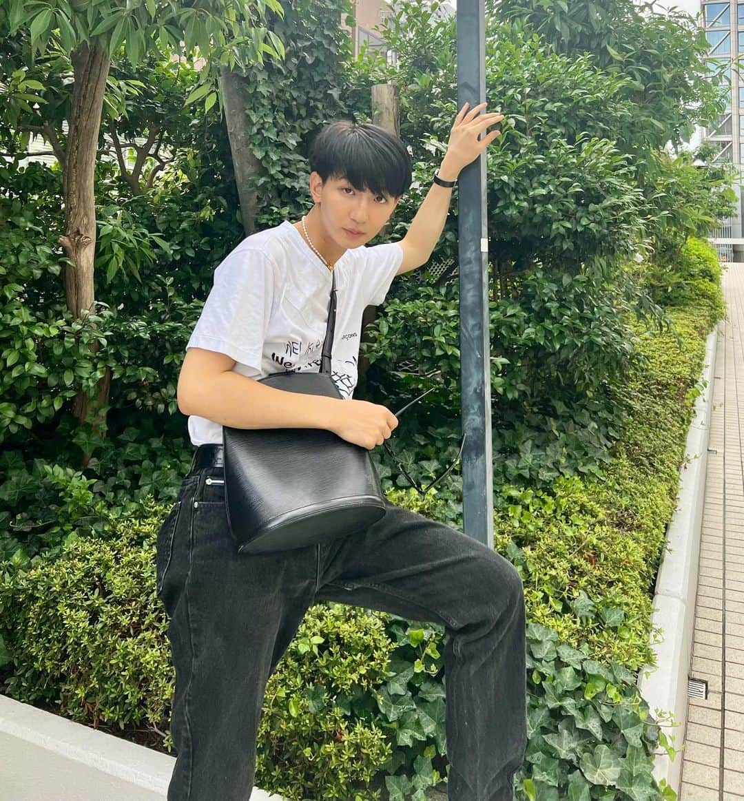 のインスタグラム：「simple is best??  黒髪になるとシンプルな配色が映える。😵」